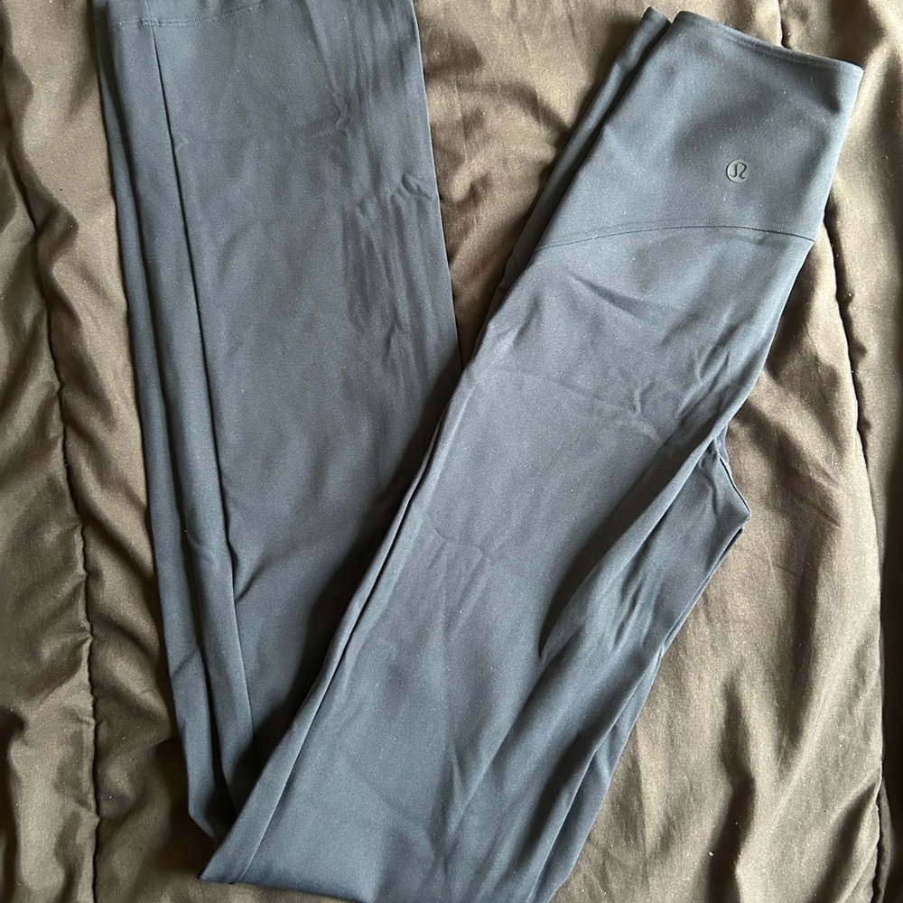 Lululemon Smooth Fit Pull-On High-Rise Pant in Navy Perfect Condition Size 0